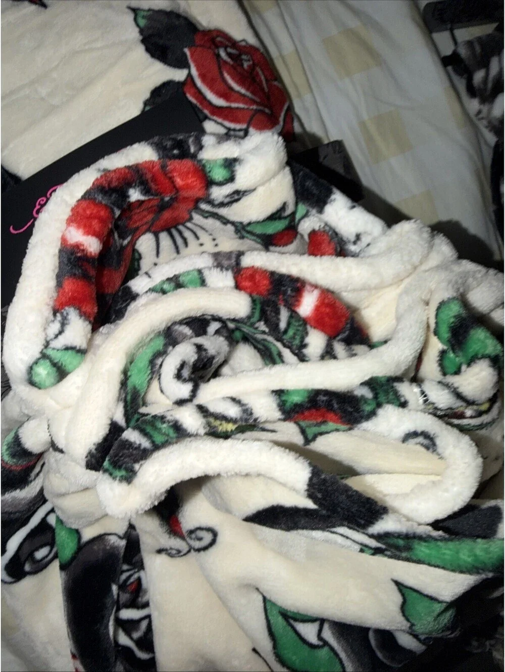 Ed Hardy Plush Throw 60x70 White Red Roses Black Roses Skull NWT